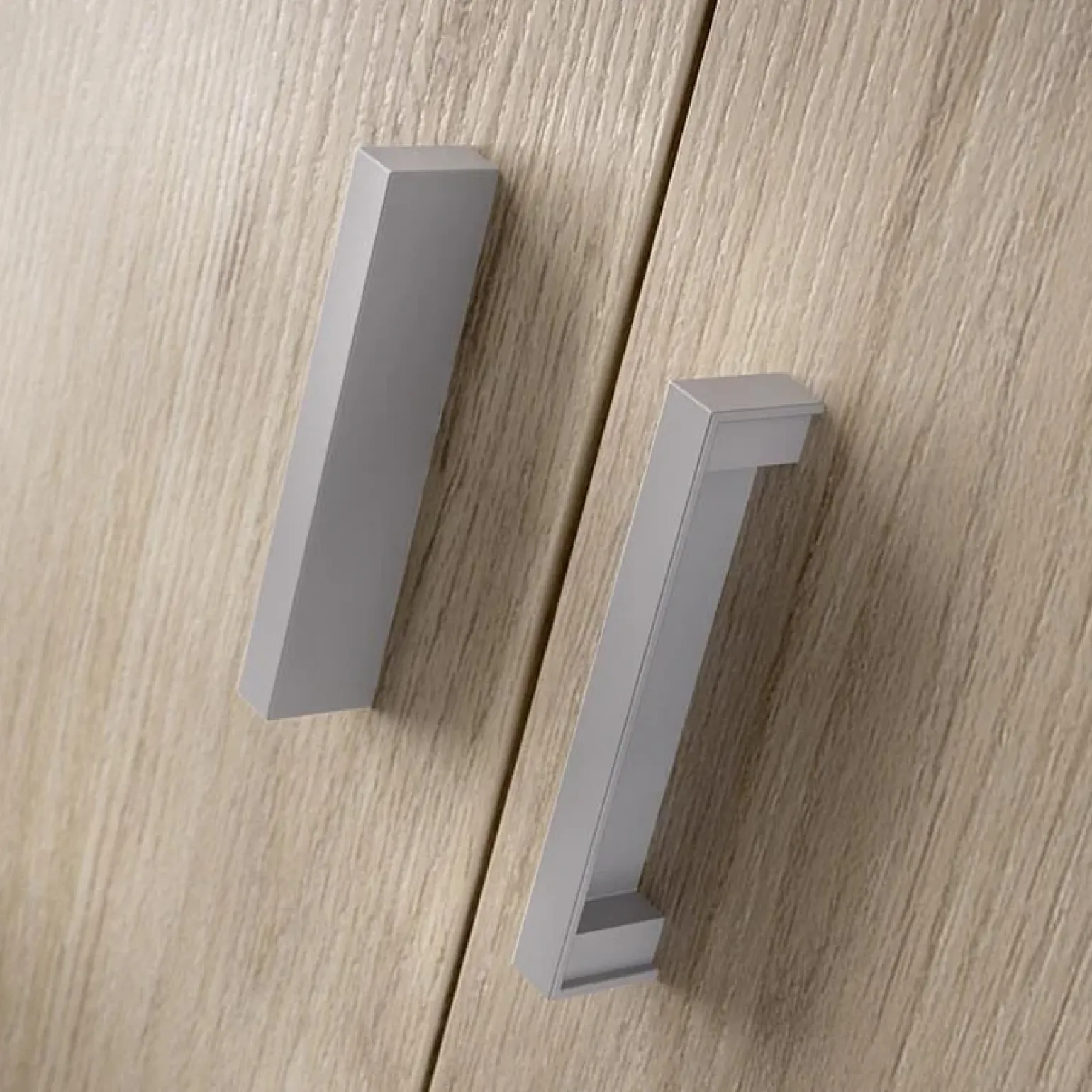 Armadio 78x190h cm due ante con ripiani multiuso vano porta scope legno Ander