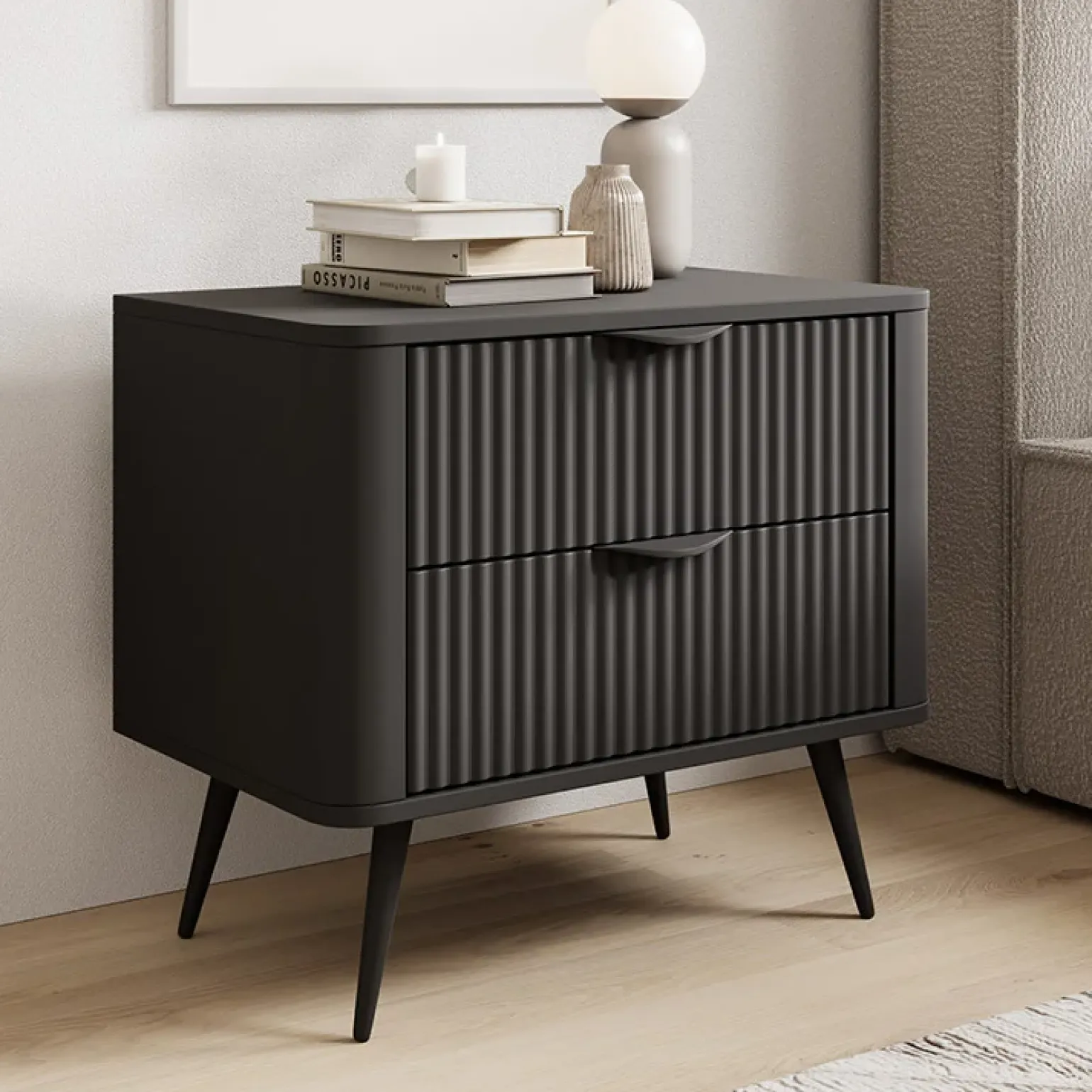 Comodino 63x55h cm 2 cassetti nero opaco cannettato Ramis