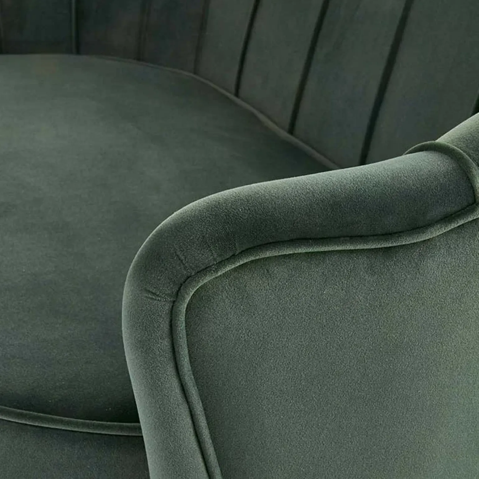 Divanetto 2 posti imbottito 131x77cm in velluto verde gambe oro Gabriella