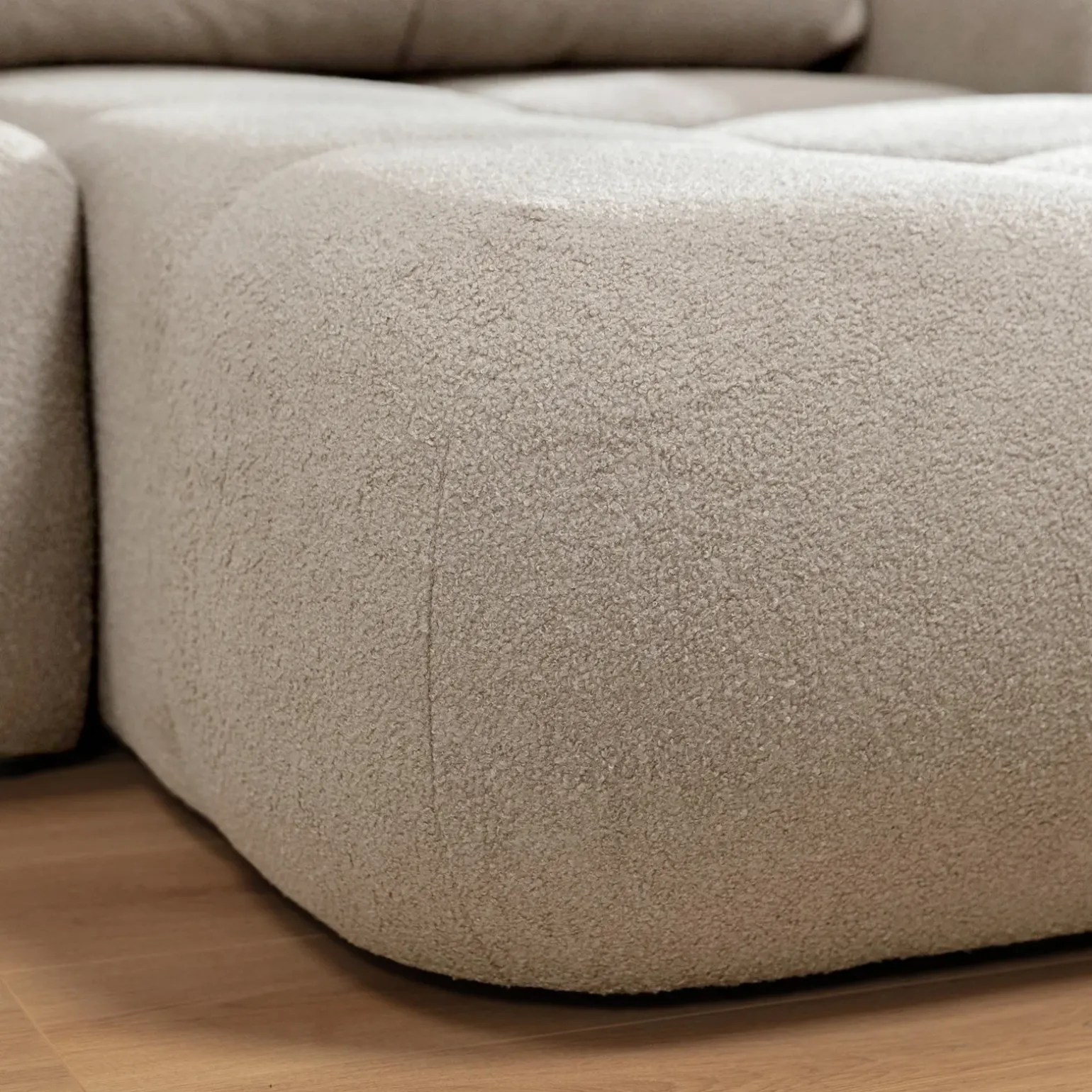 Divano letto con angolo a sinistra 4 posti 270x173cm con contenitore tessuto bouclé bianco crema Litos