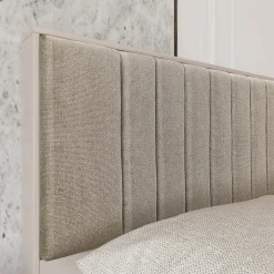 Letto matrimoniale oversize 180x200cm imbottito con contenitore beige Emporio