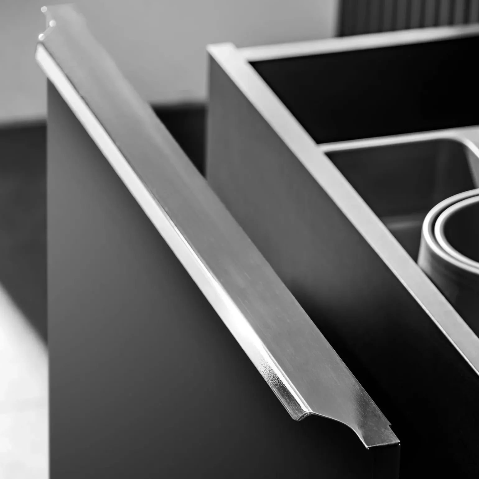 Mobile bagno sospeso 120cm con 2 lavabi, specchio e colonna nero Serif