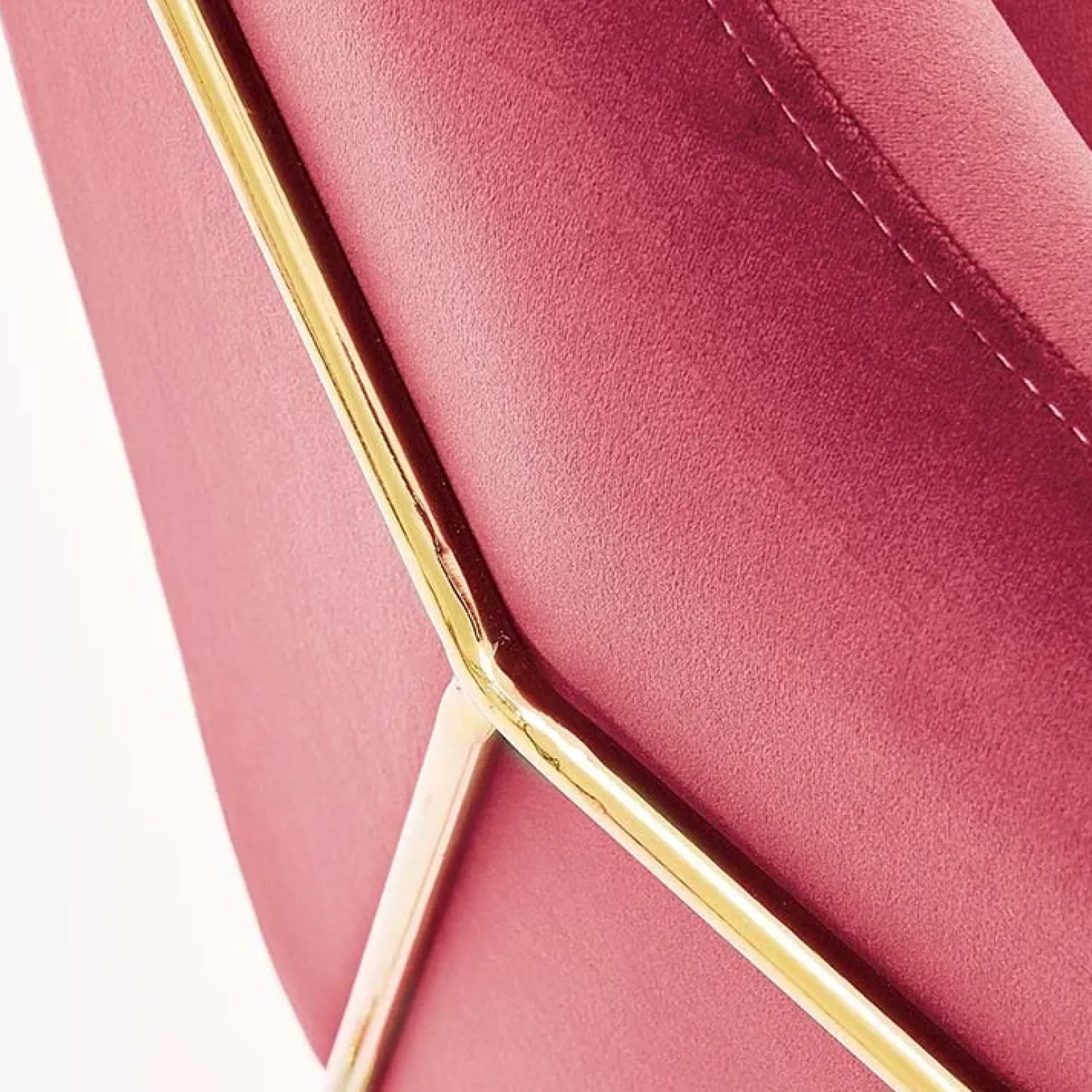 Poltrona imbottita design bordeaux Erminia3