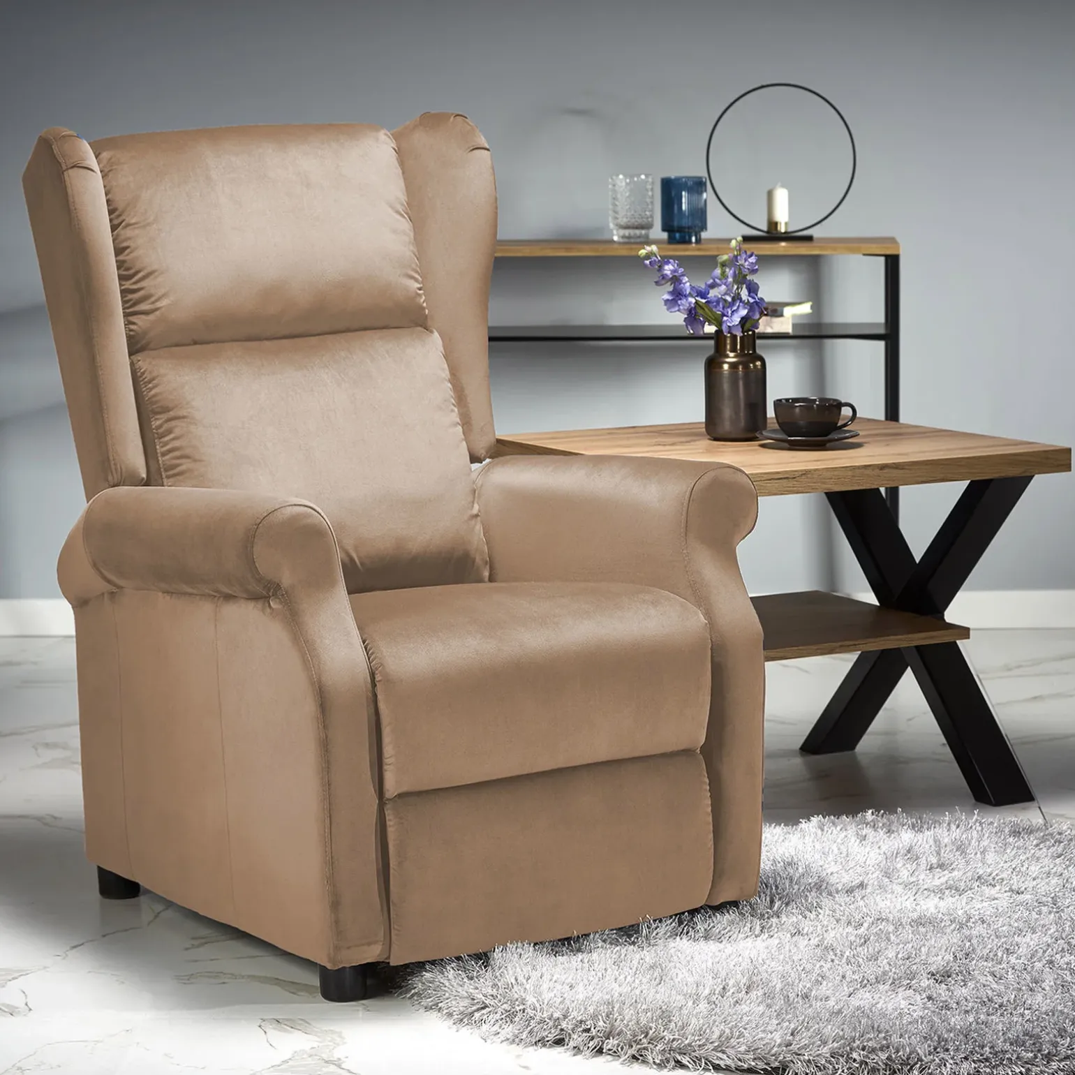 Poltrona reclinabile imbottita in velluto beige Cassiopea
