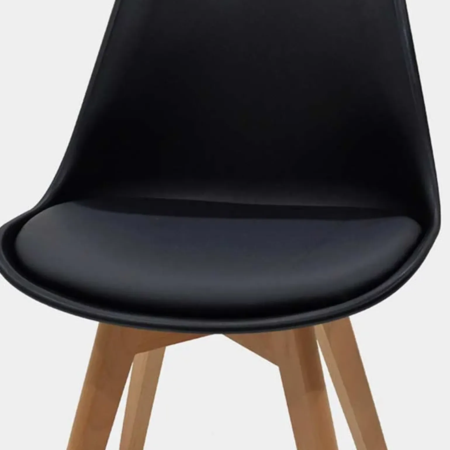 Sedia da pranzo stile scandinavo imbottita nero gambe legno Riccia