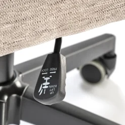 Sedia da ufficio con ruote e braccioli in tessuto beige Yara