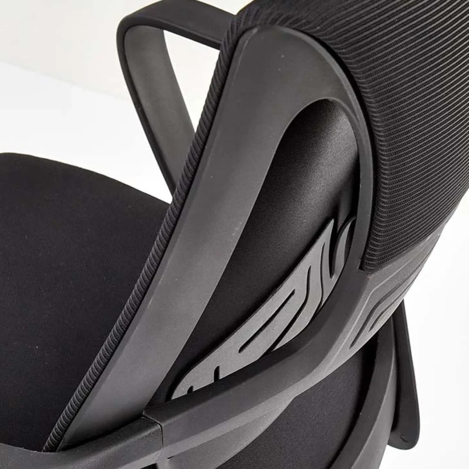 Sedia da ufficio regolabile con ruote in tessuto nero Clay