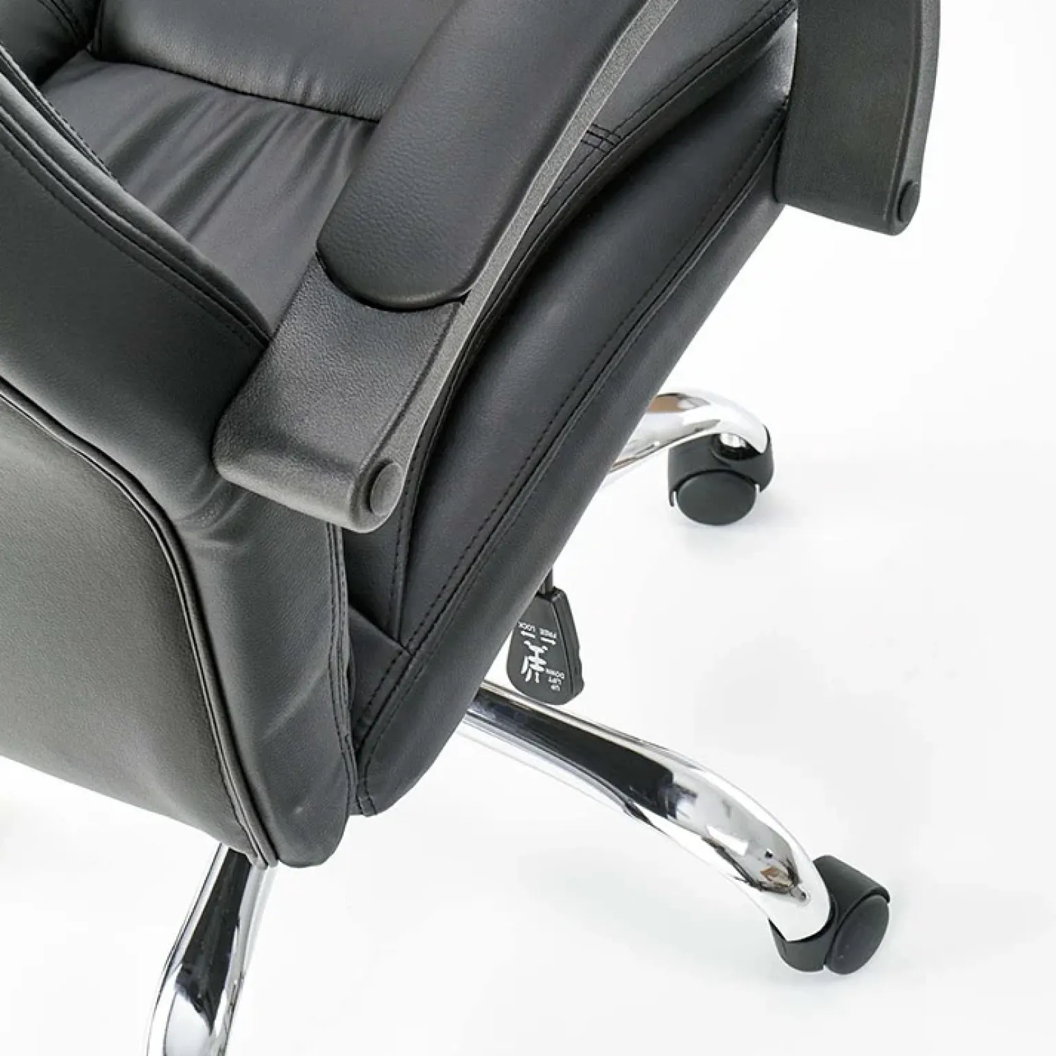 Sedia ergonomica imbottita con braccioli da ufficio presidenziale nera Class