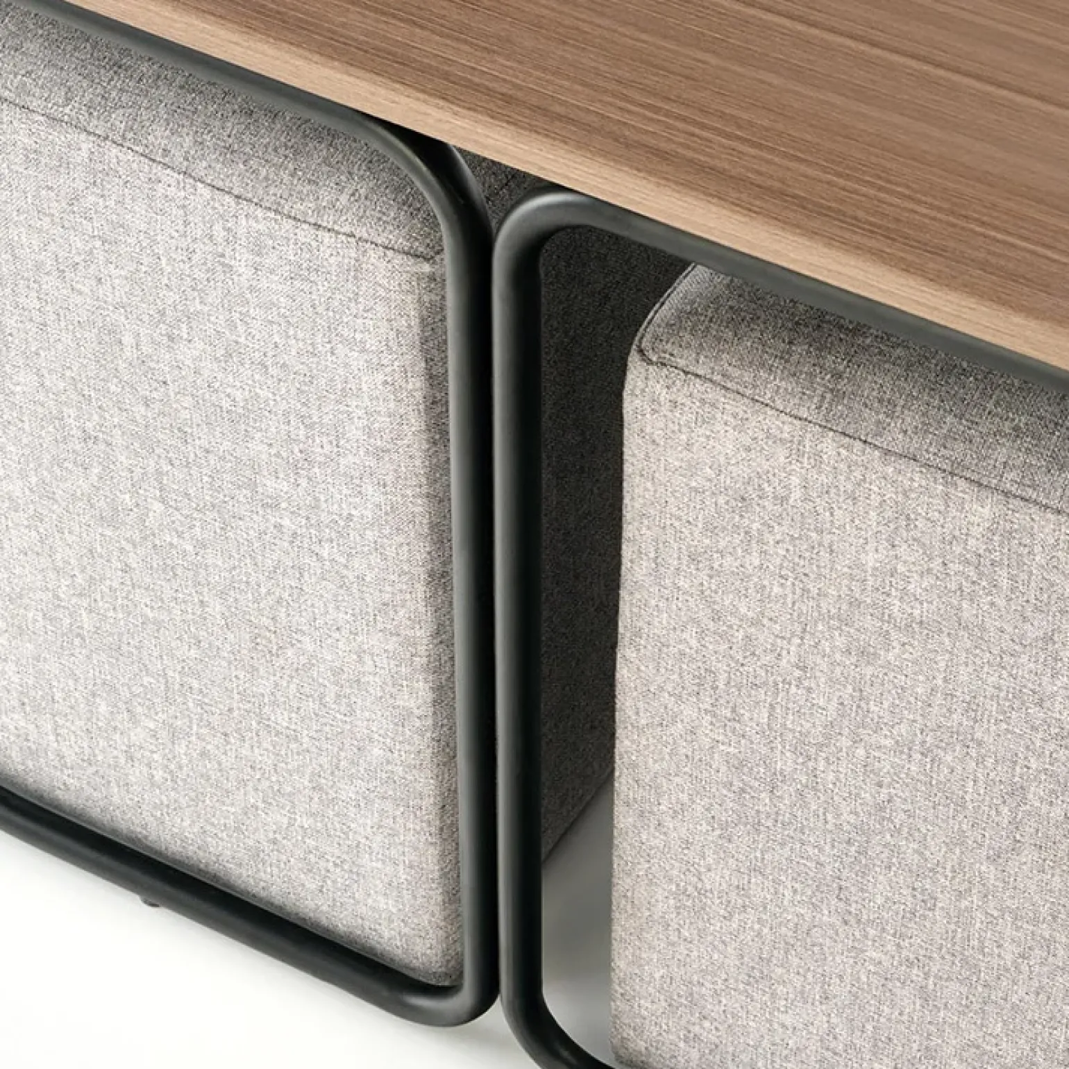 Tavolino da salotto con pouf in tessuto noce grigio nero Duchessa