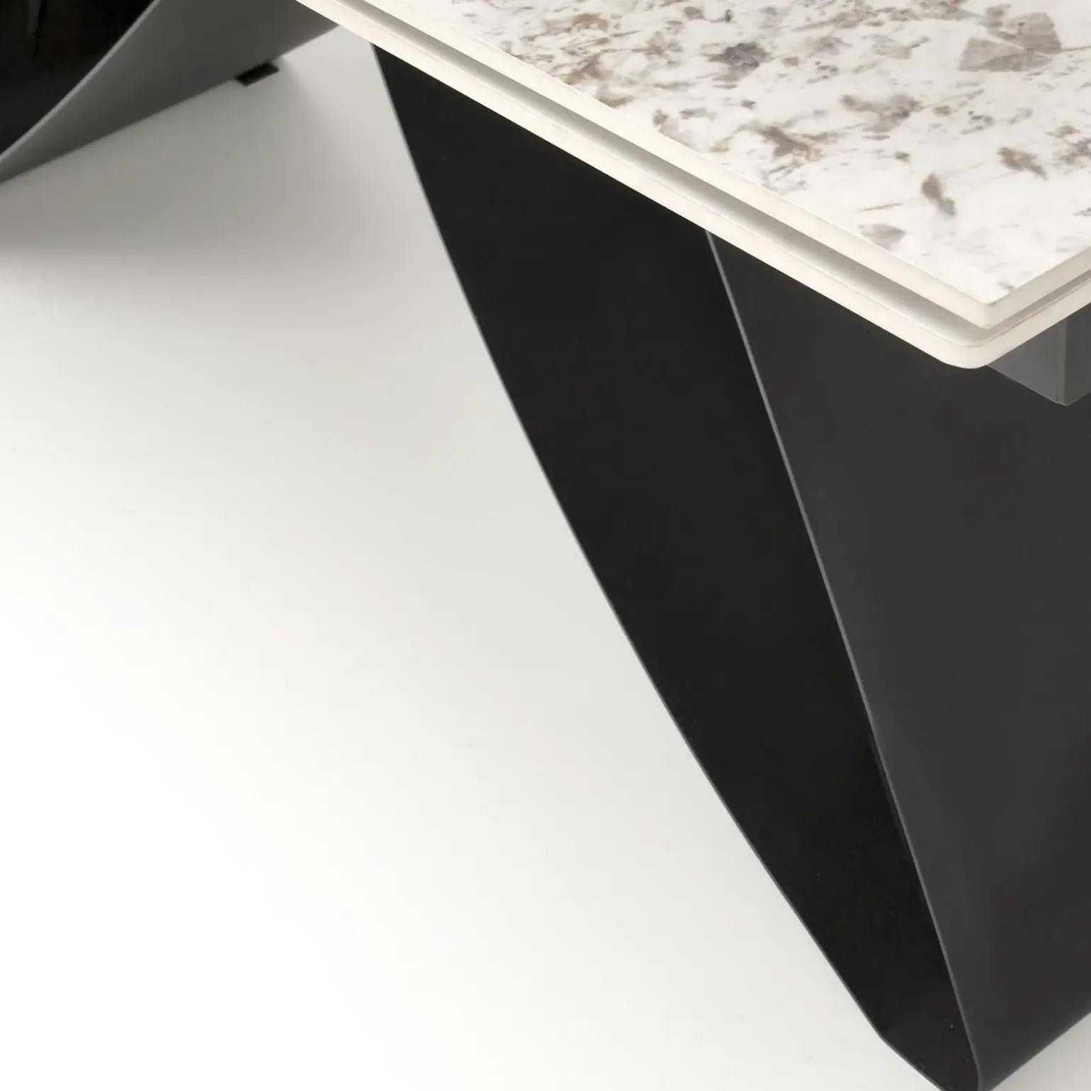 Tavolo allungabile 180/260cm moderno effetto marmo bianco nero Novellino